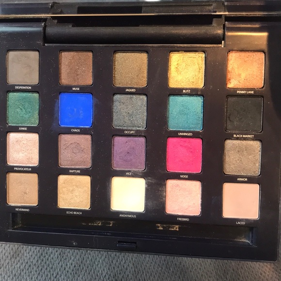 Urban Decay eyeshadow palette - Picture 2 of 3